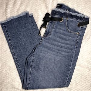 Never worn, Liverpool Los Angeles straight jeans, included black fabric belt